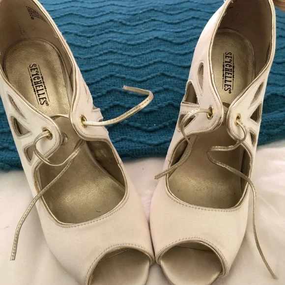 SEYCHELLES // Retro Heels - Picture 5 of 11